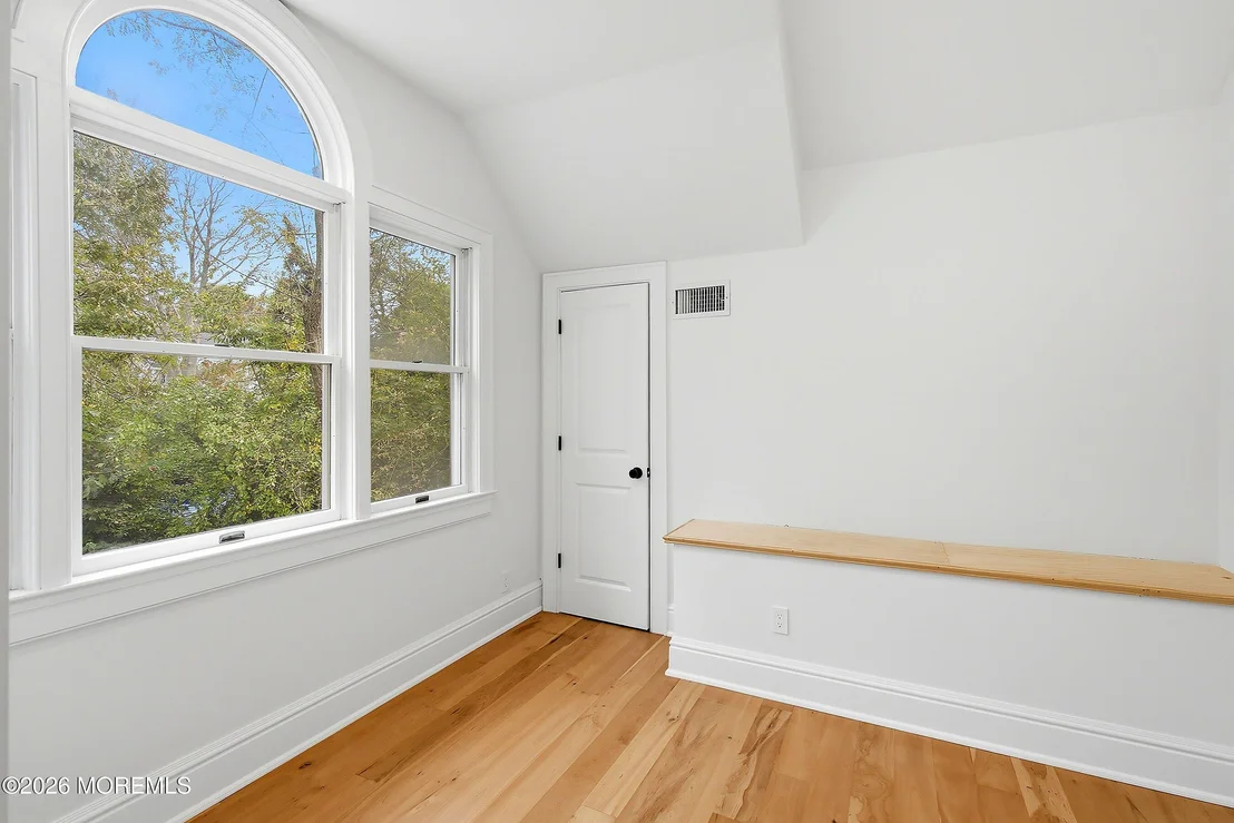 Photo of 4 Oneida Avenue
