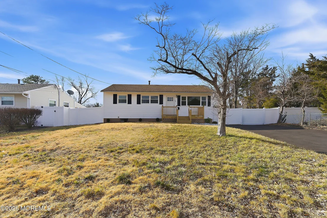 Photo of 23 Bucknell Drive