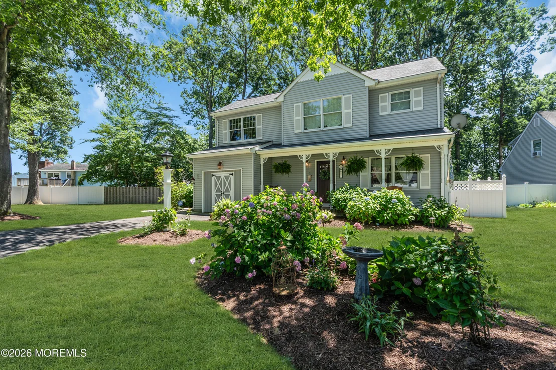 Photo of 901 Roundtree Drive