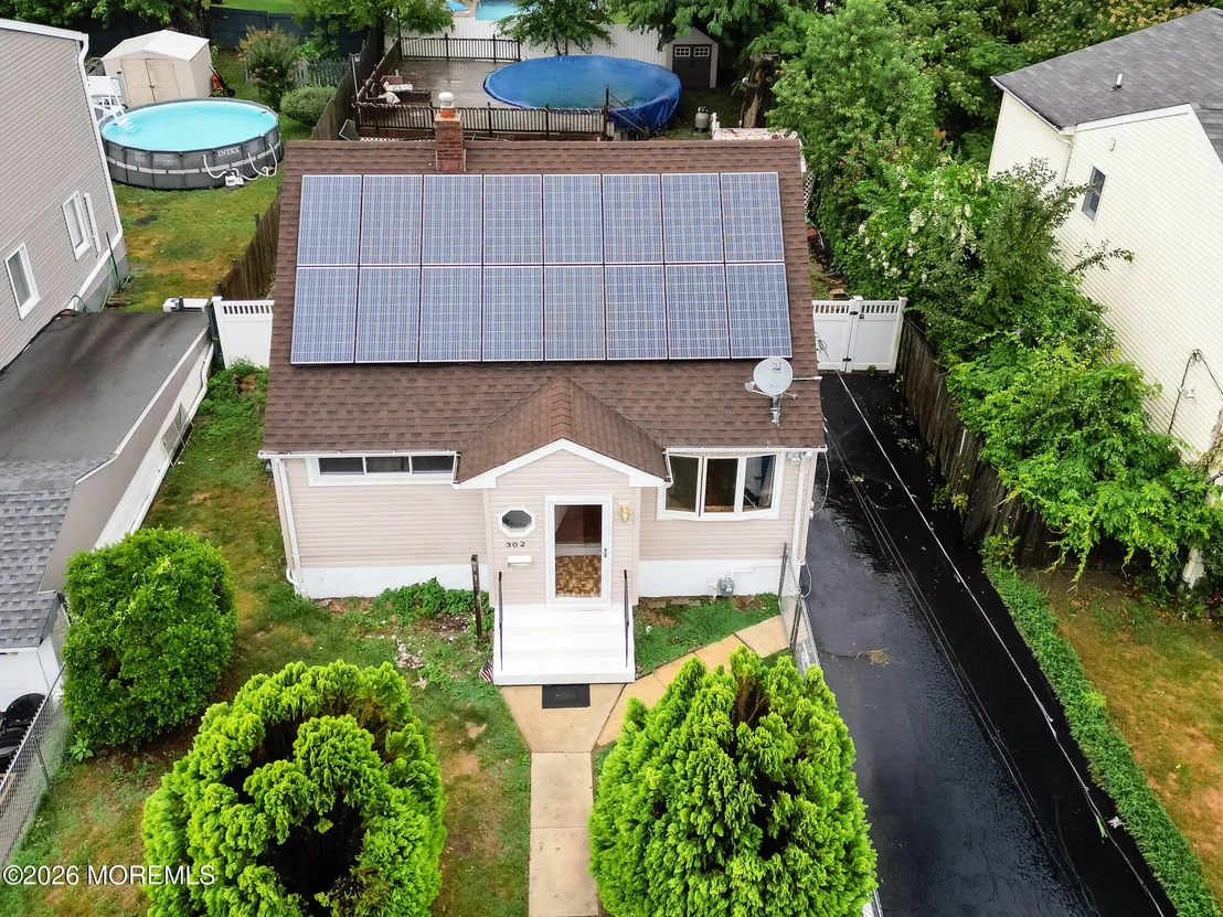 Photo of 302 Edgeview Road