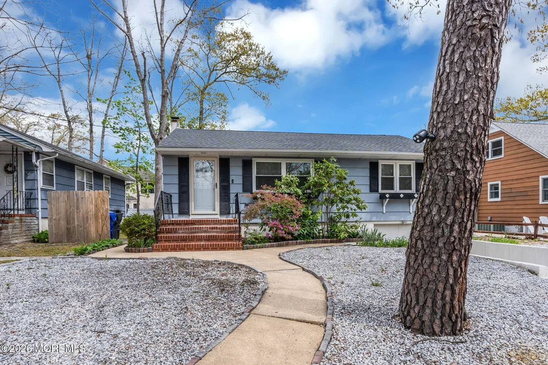 Photo of 704 Barberry Drive