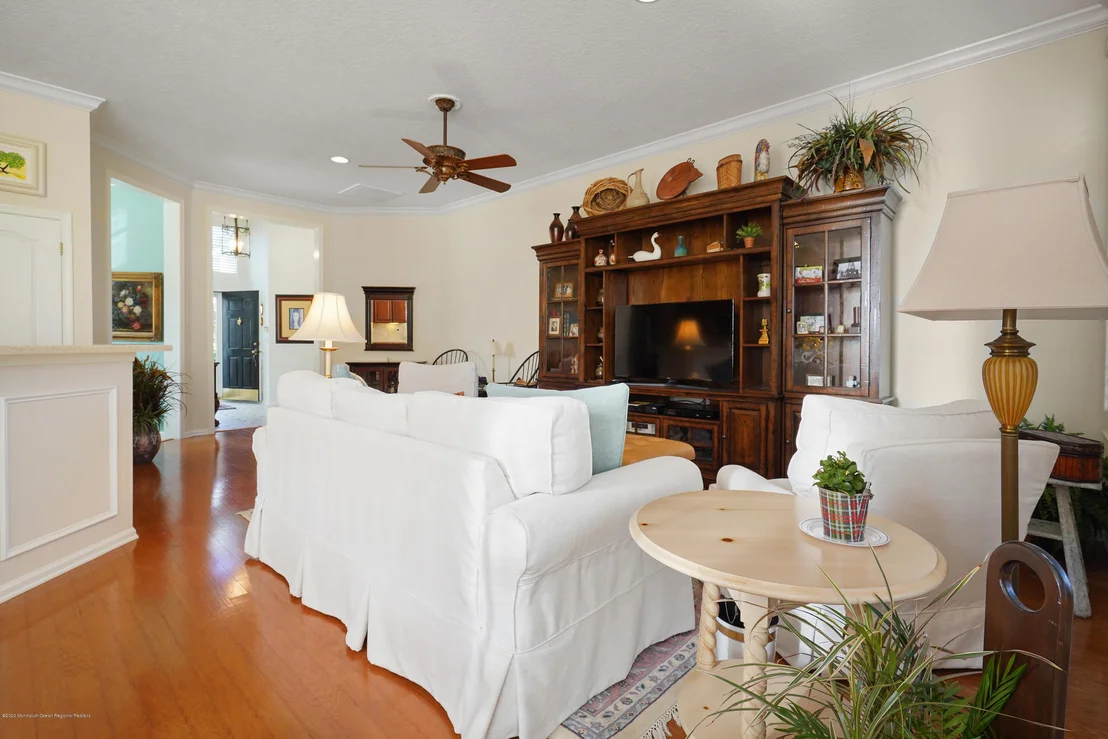 Photo of 2570 Collier Road