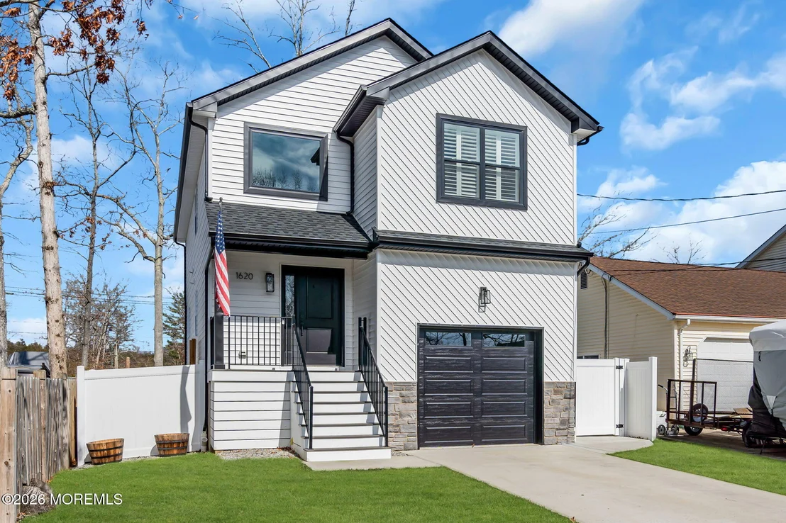 Photo of 1620 Ewart Road