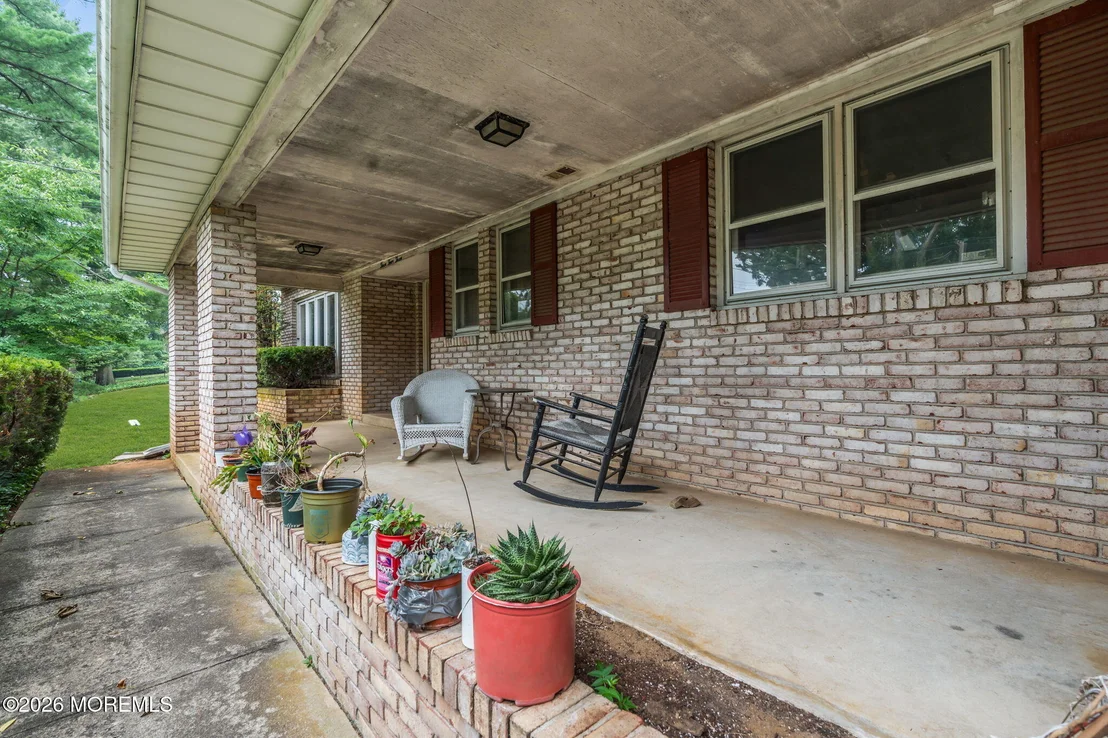 Photo of 343 River Road