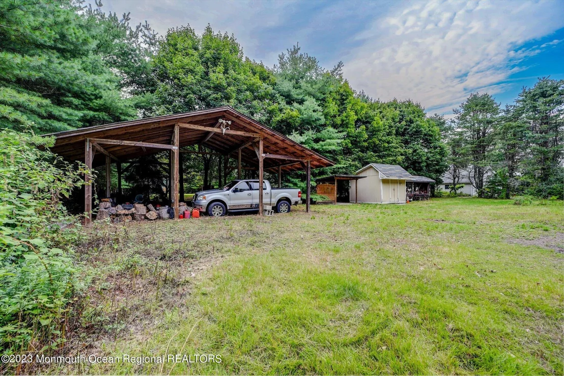 Photo of 897 Fort Plains Road