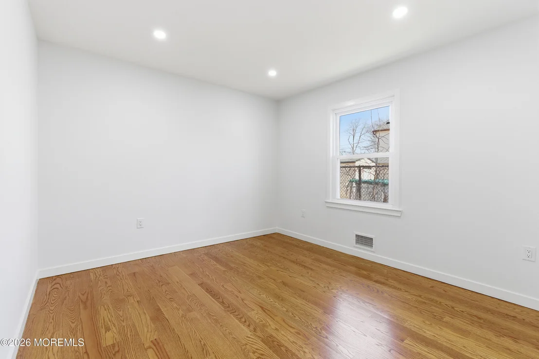 Photo of 52 Pomona Boulevard