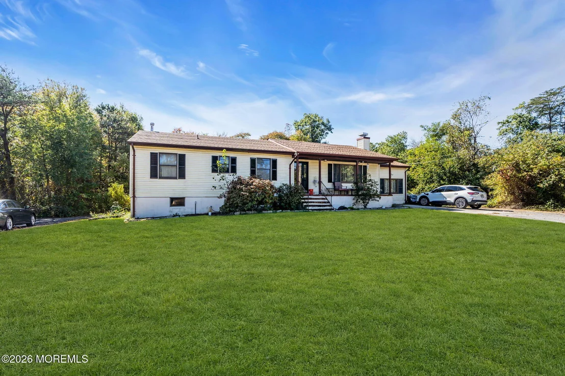 Photo of 303 W Commodore Boulevard