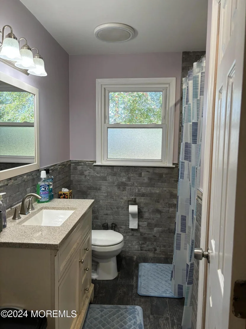Photo of 412 Lawrence Drive