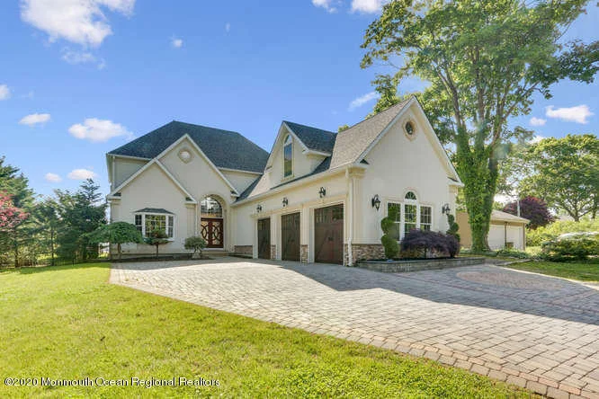 Photo of 2567 River Road
