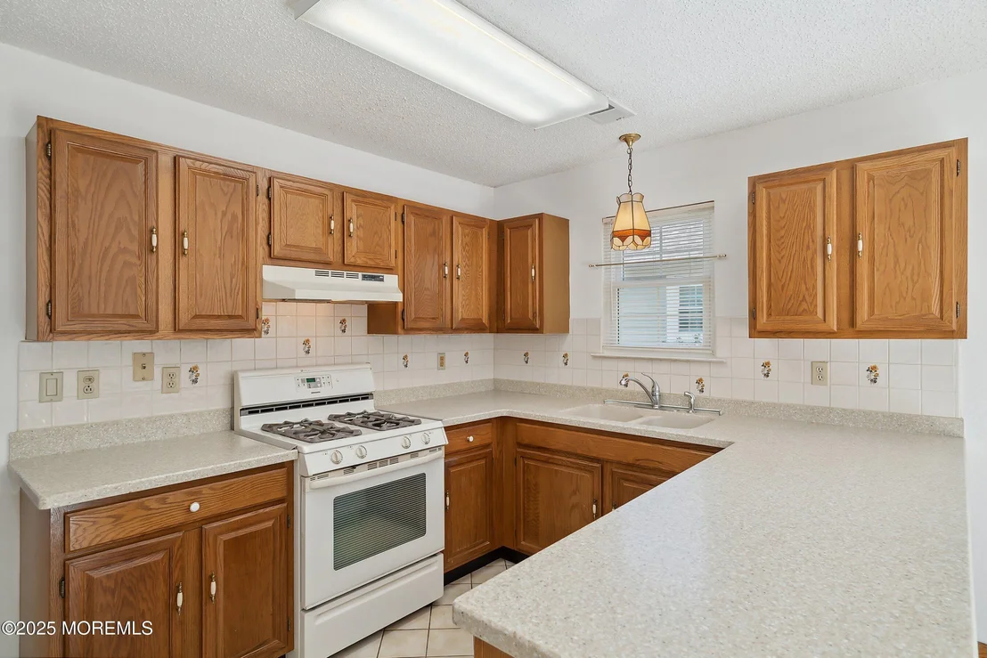 Photo of 32 Pine Oak Boulevard