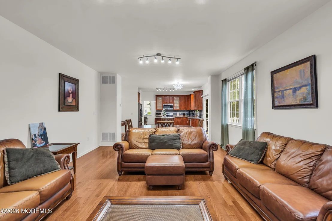 Photo of 102 Harvard Oval