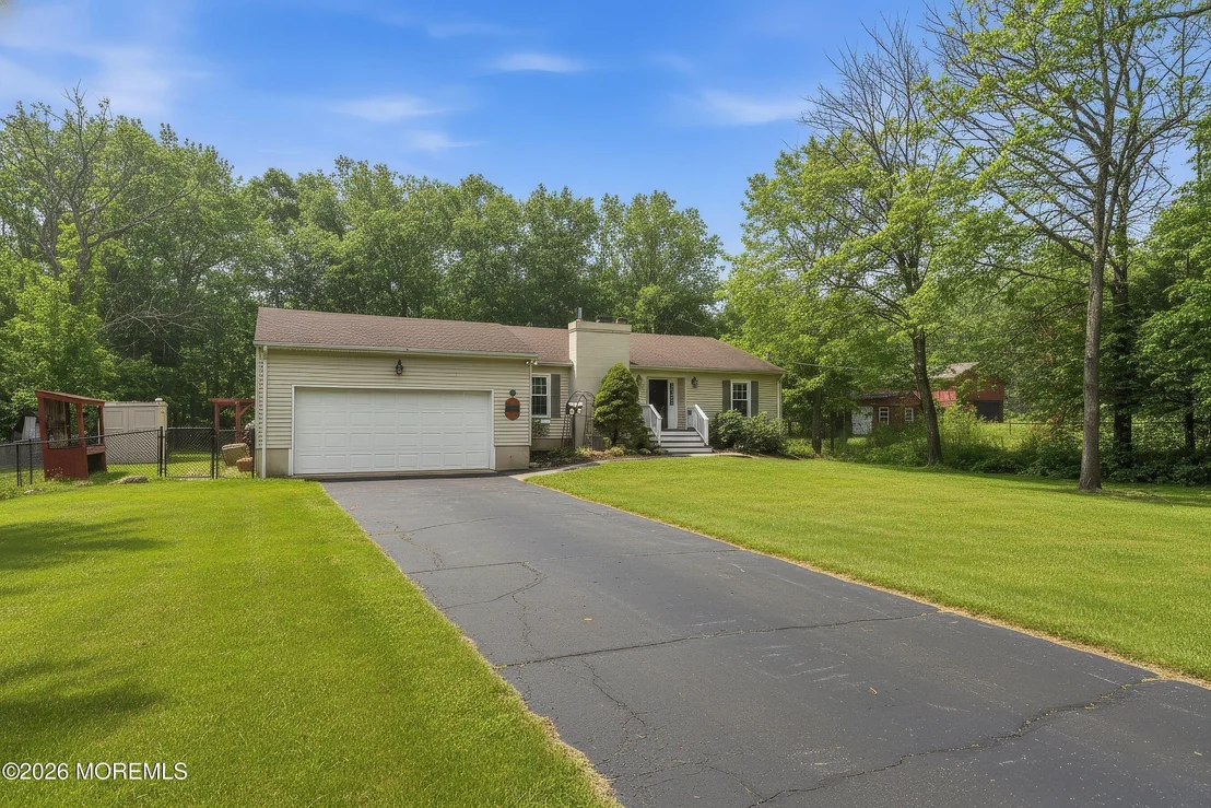 Photo of 638 Freehold Road