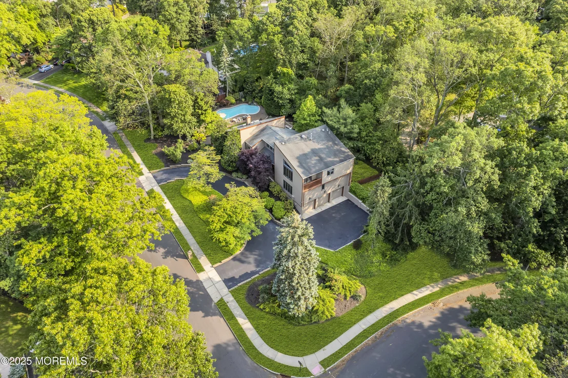 Photo of 635 Winding River Road