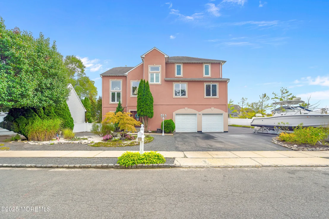 Photo of 741 S River Drive