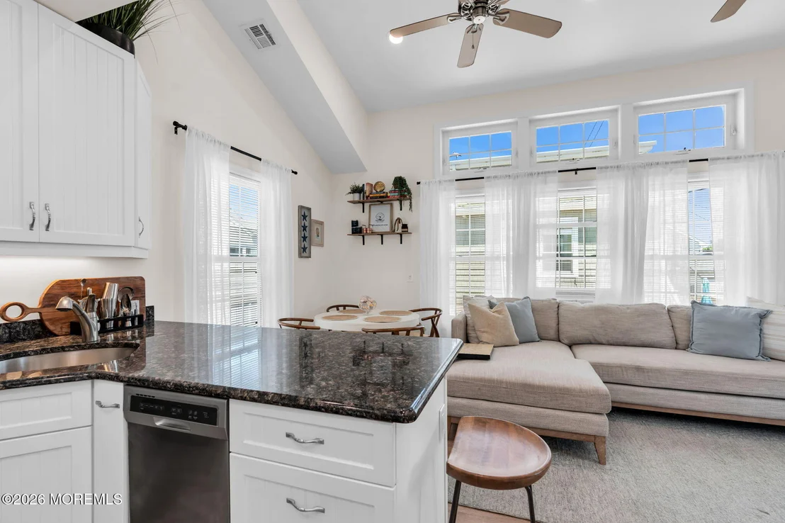 Photo of 115 W Tide Way