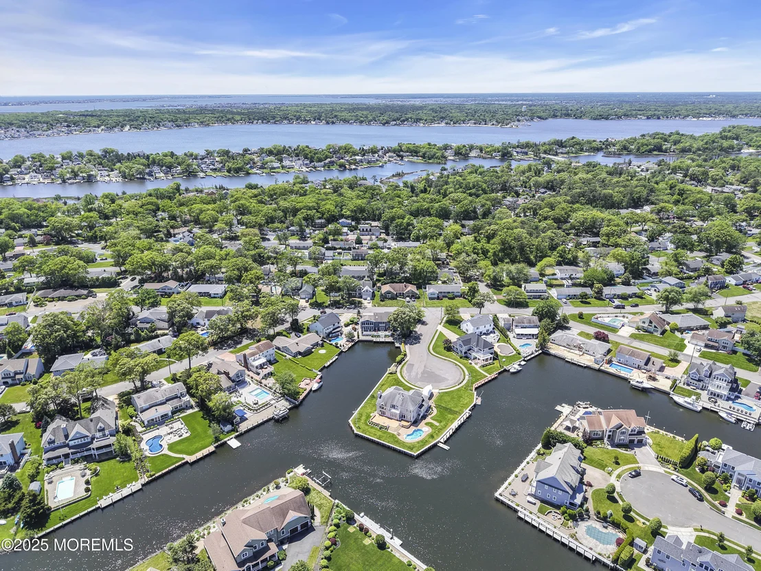 Photo of 560 Midwood Drive
