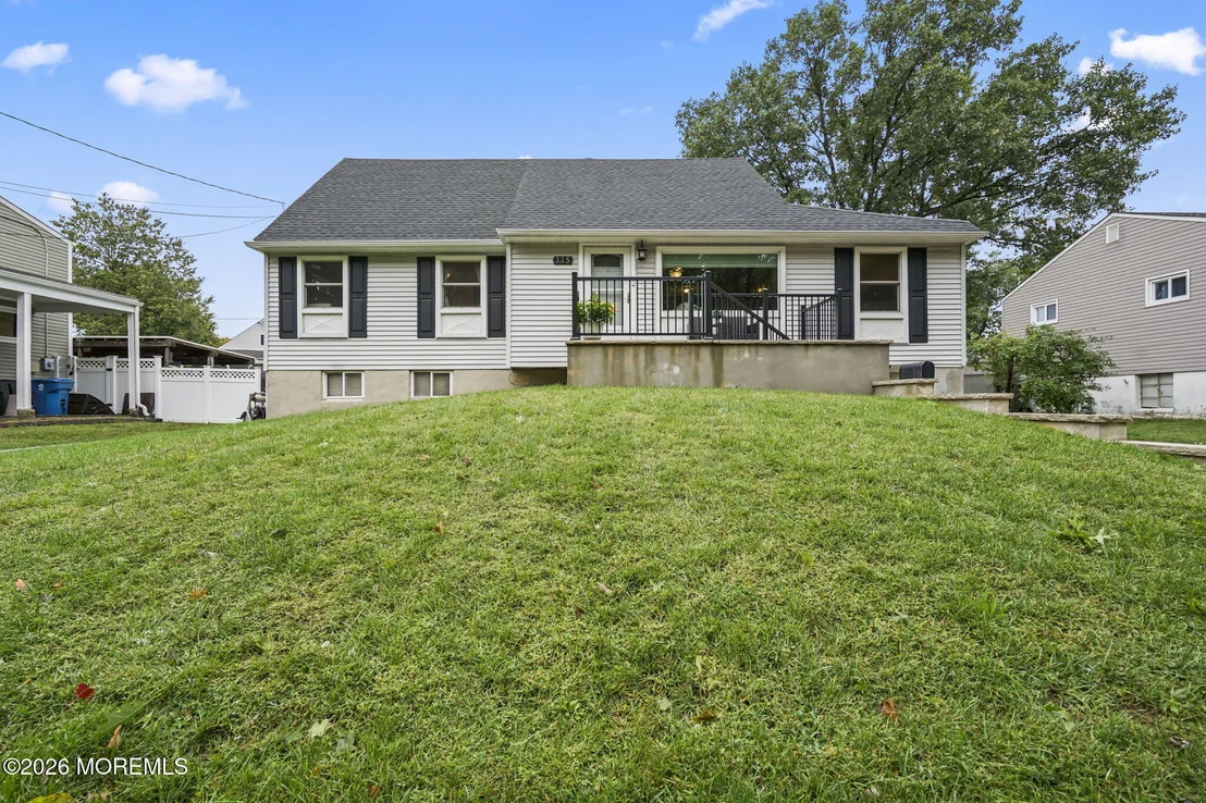 Photo of 335 Middle Road