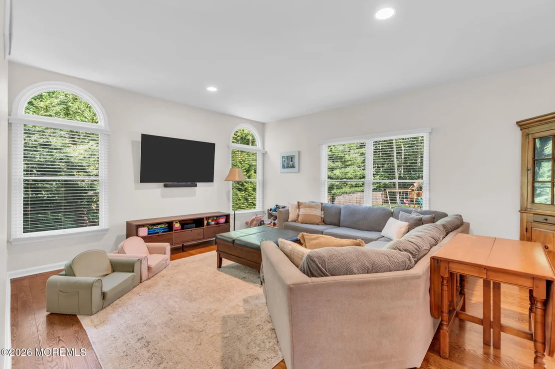 Photo of 2093 Overbrook Drive