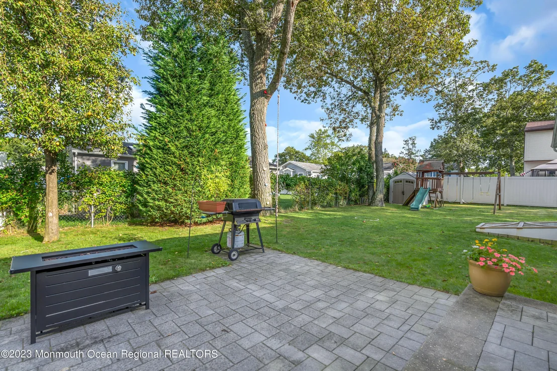 Photo of 1435 Flintoft Avenue