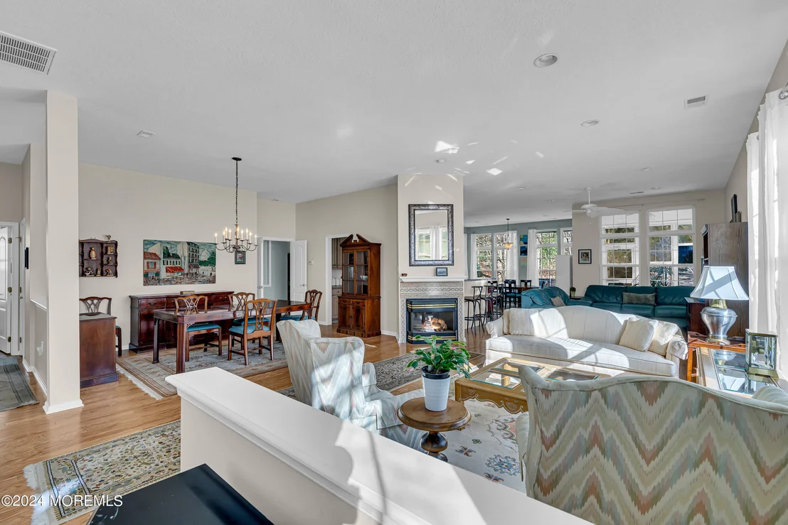 Photo of 2584 Collier Road