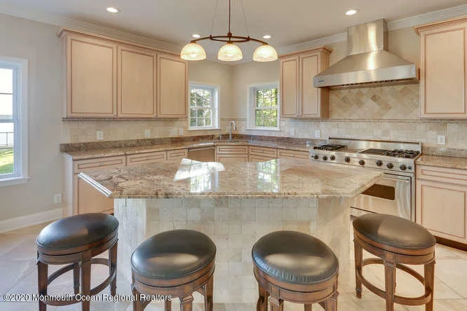 Photo of 2567 River Road