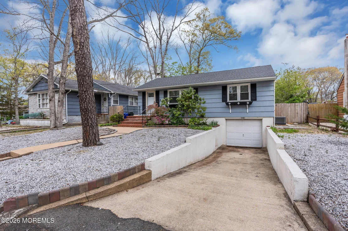 Photo of 704 Barberry Drive