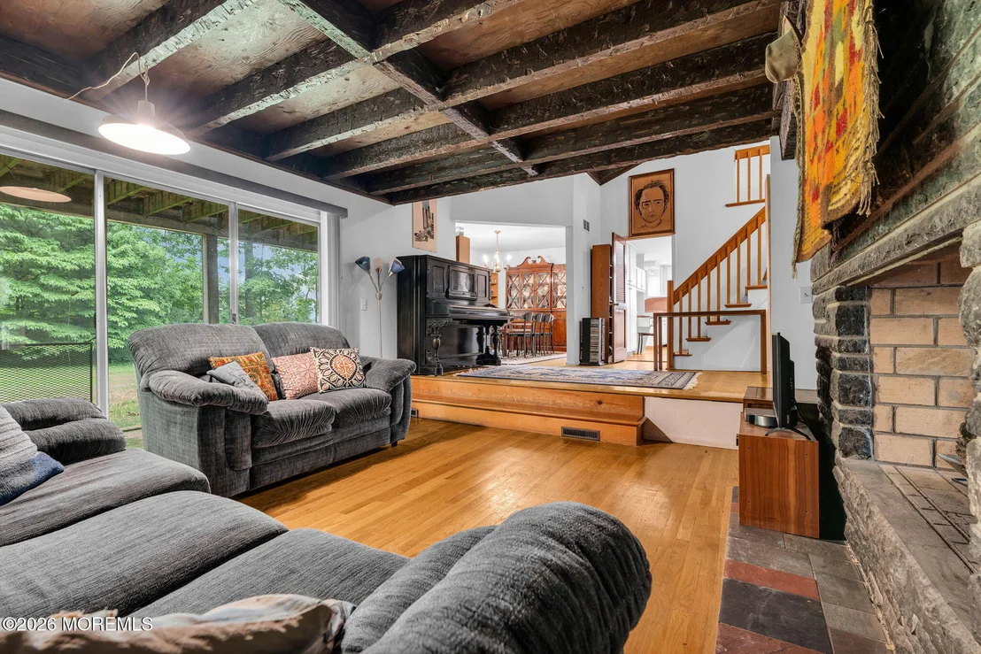 Photo of 343 River Road