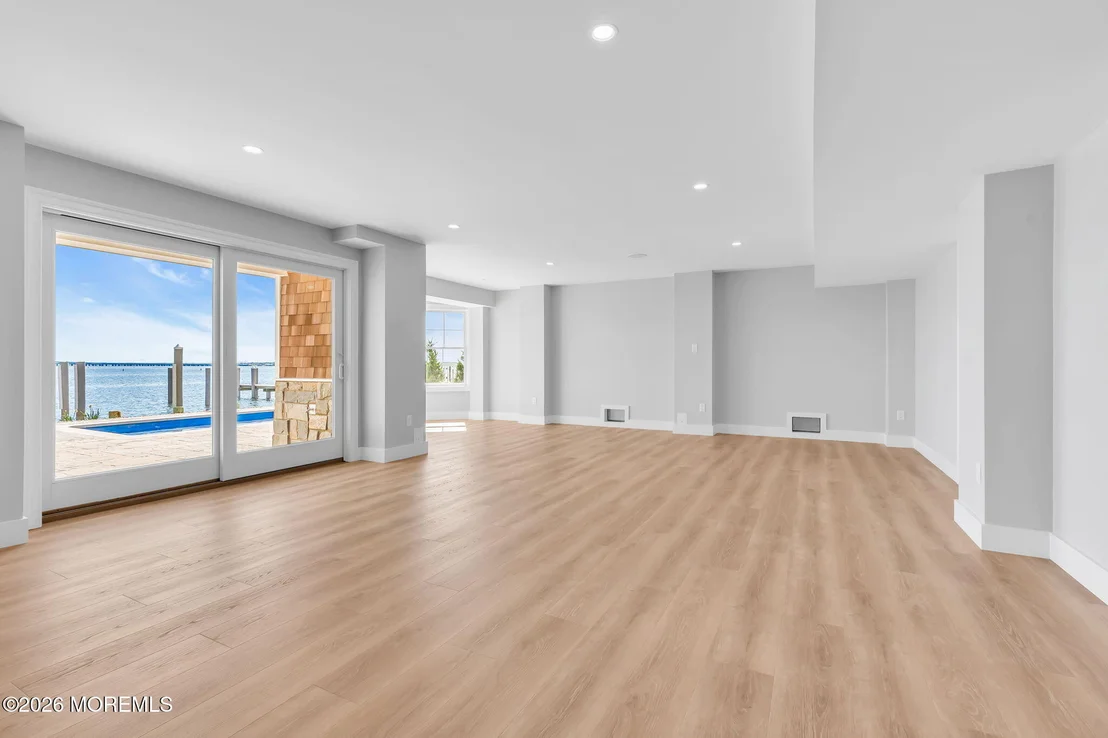 Photo of 153 Pershing Boulevard