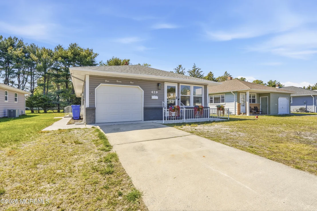 Photo of 429 Saint Thomas Drive