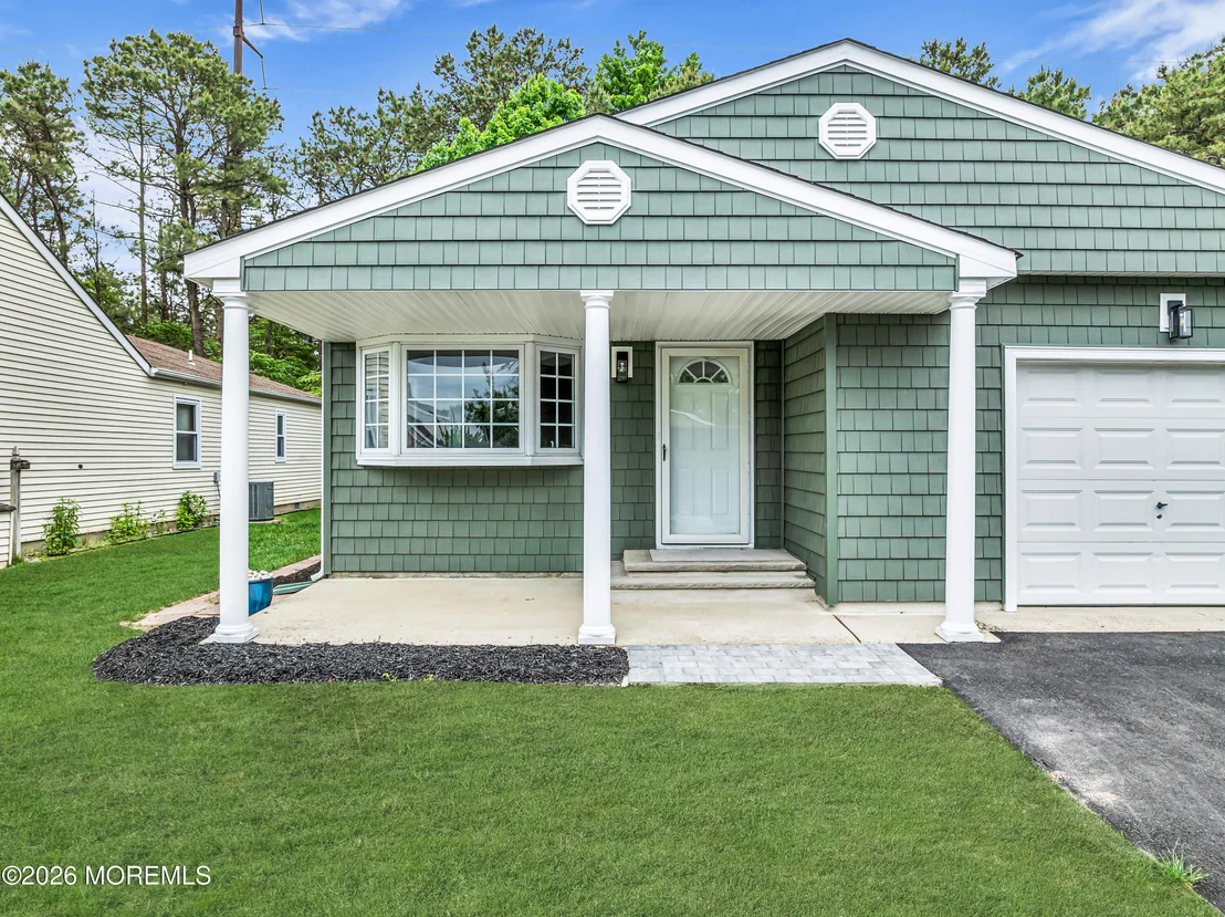 Photo of 134 Pulaski Boulevard