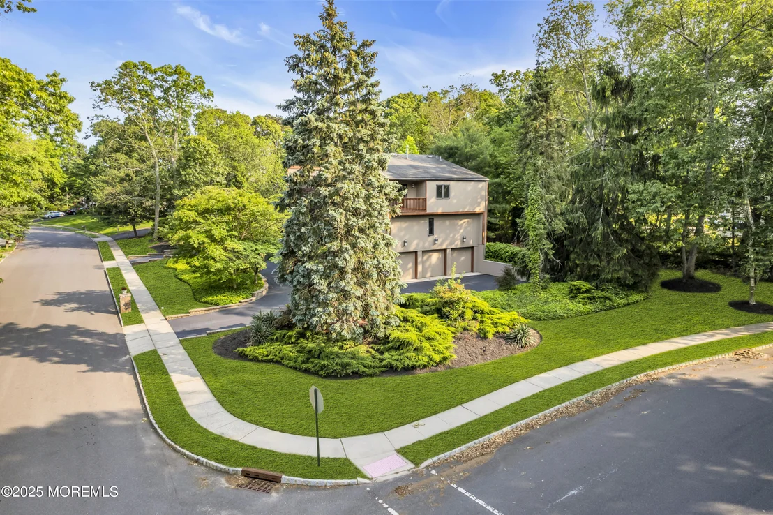 Photo of 635 Winding River Road