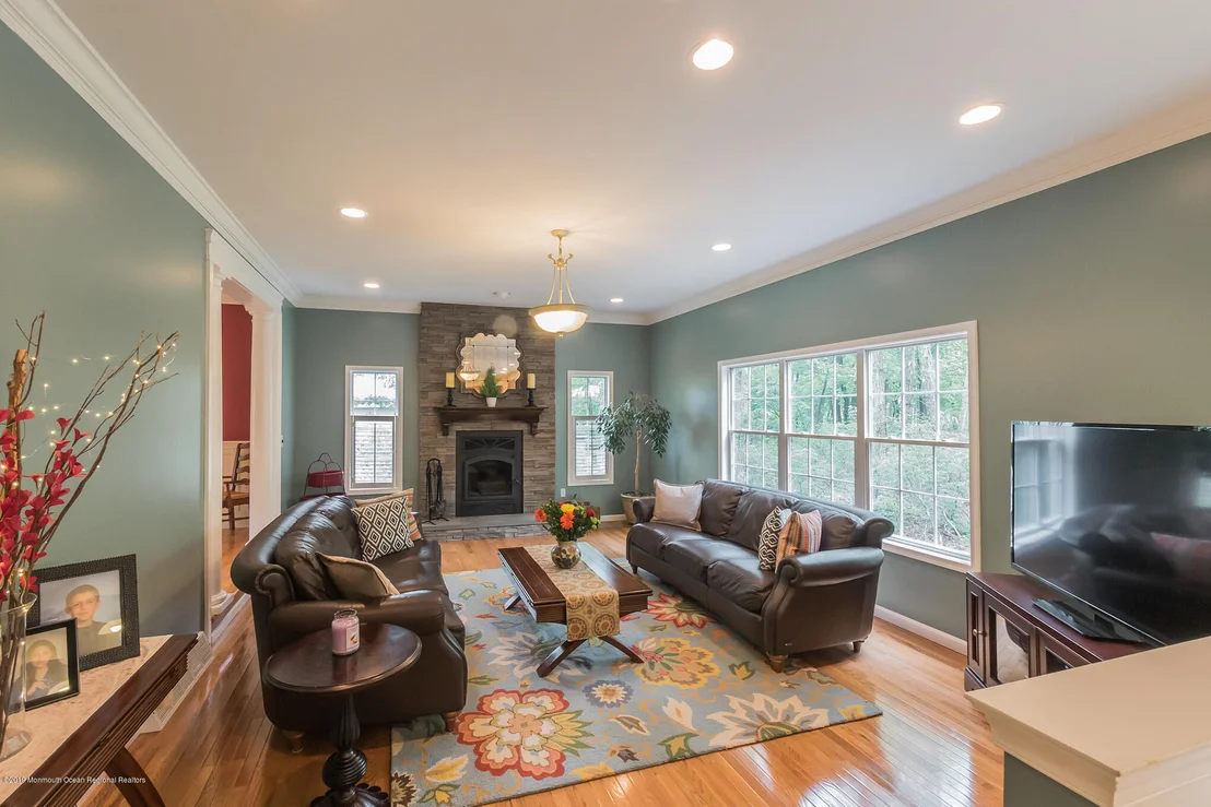 Photo of 12 Oak Leaf Drive