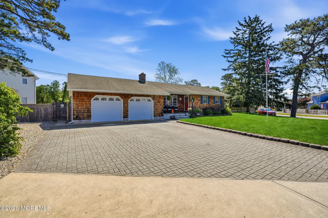 Photo of 481 Admiral Road