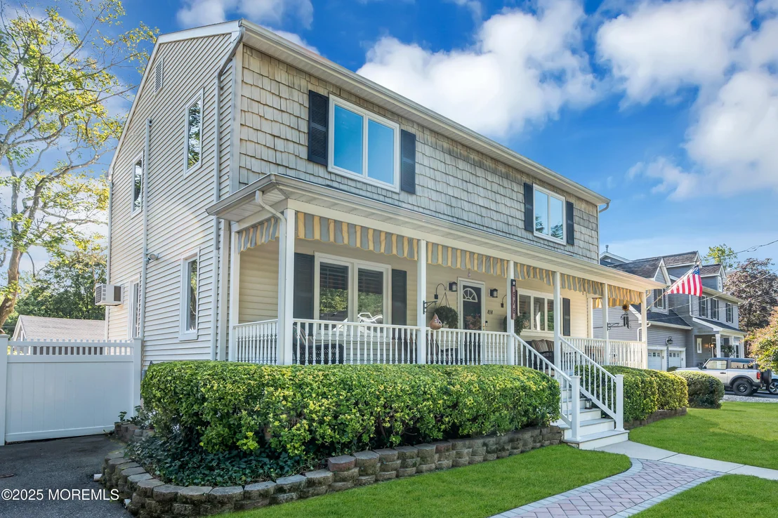 Photo of 818 Arthur Drive