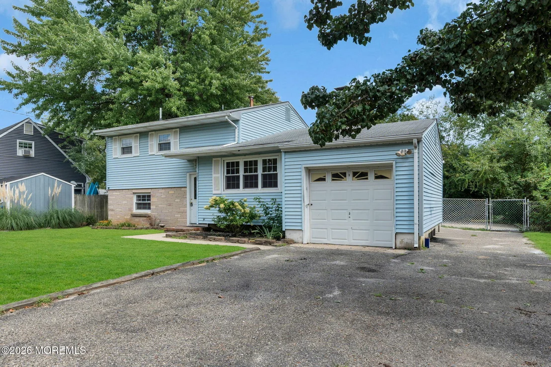 Photo of 995 Hunt Drive