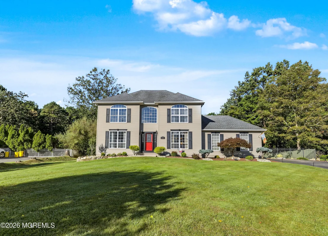 Photo of 611 Winterberry Boulevard