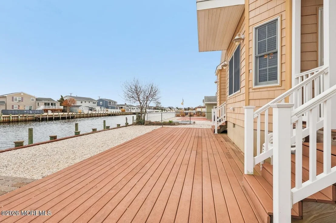 Photo of 232 Montclair Road S