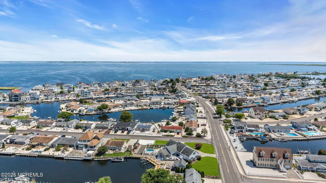 Photo of 237 Bay Shore Drive