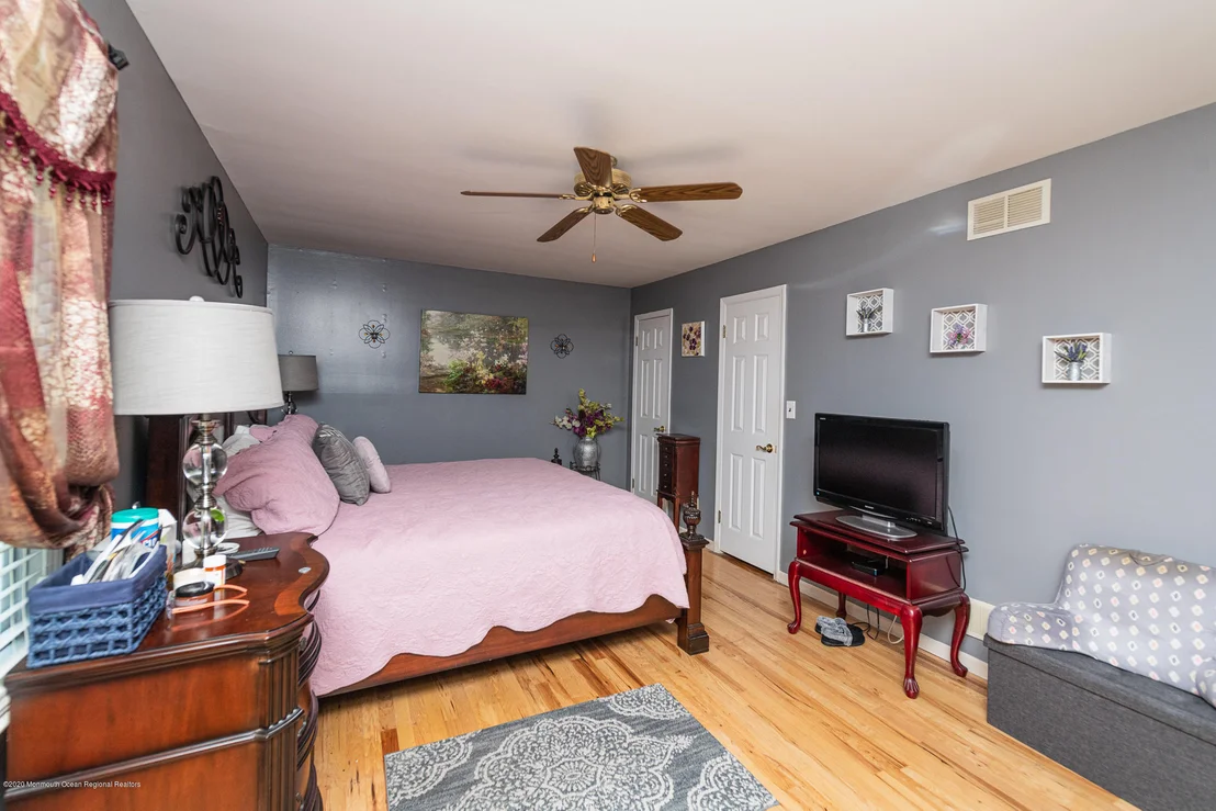 Photo of 220 Colonial Drive