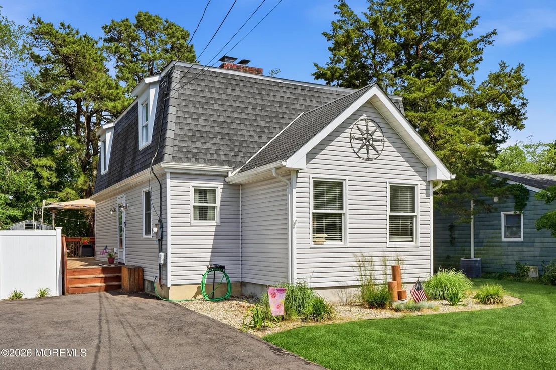 Photo of 1437 Jay Street