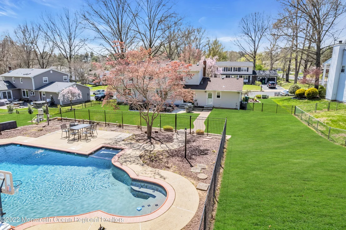 Photo of 7 Algonquin Drive