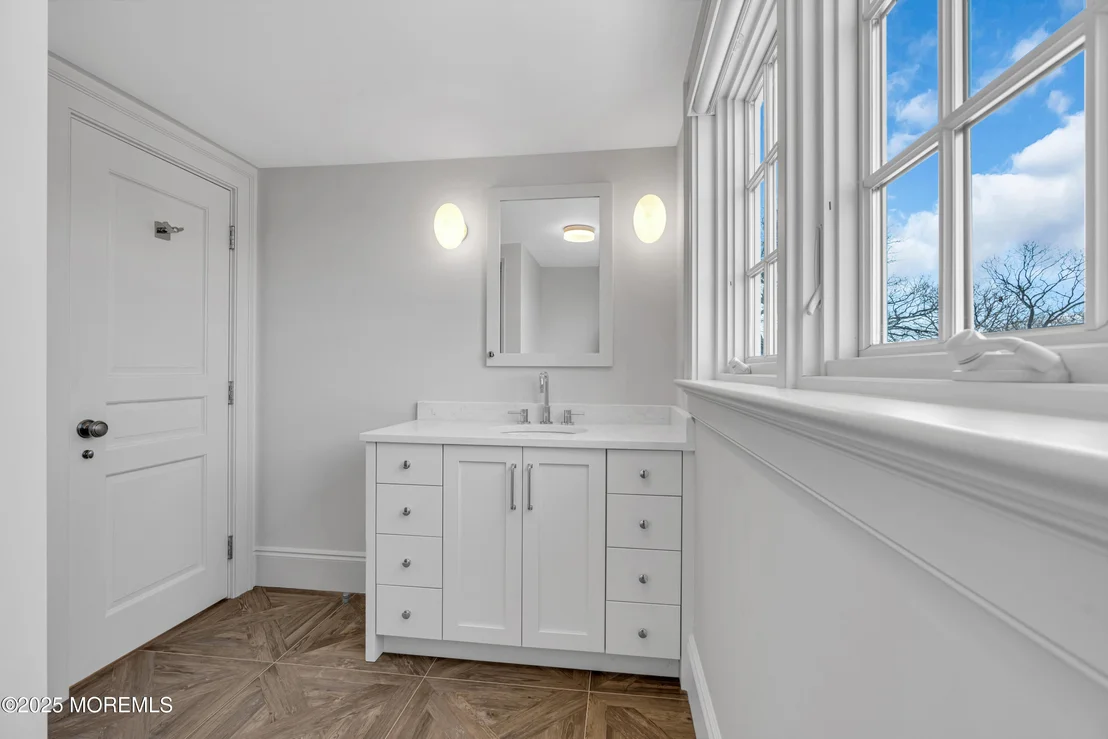 Photo of 327 South Boulevard