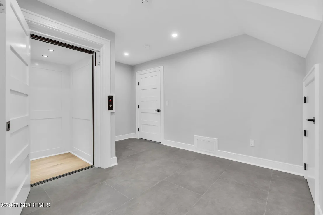 Photo of 151 Pershing Boulevard