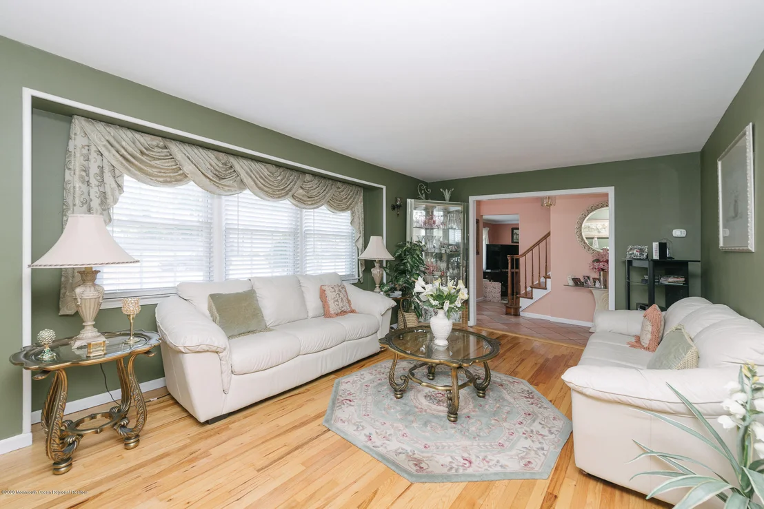 Photo of 220 Colonial Drive