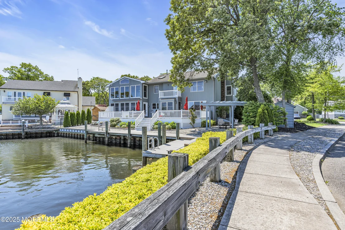 Photo of 560 Midwood Drive