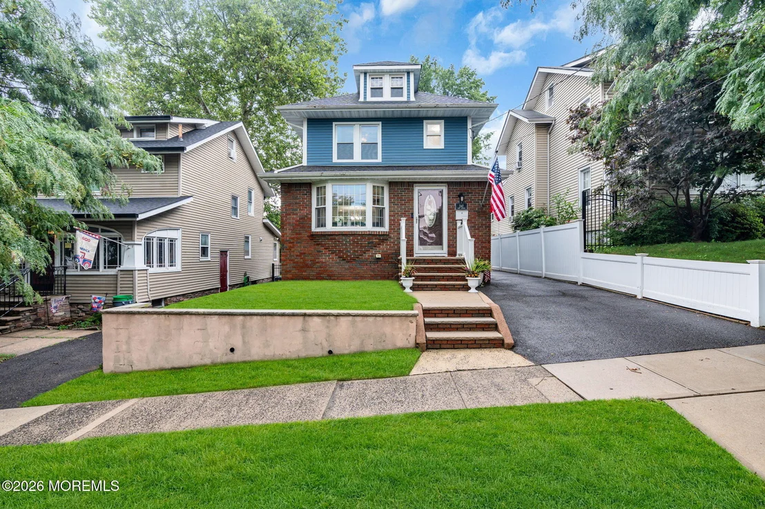 Photo of 247 Post Avenue
