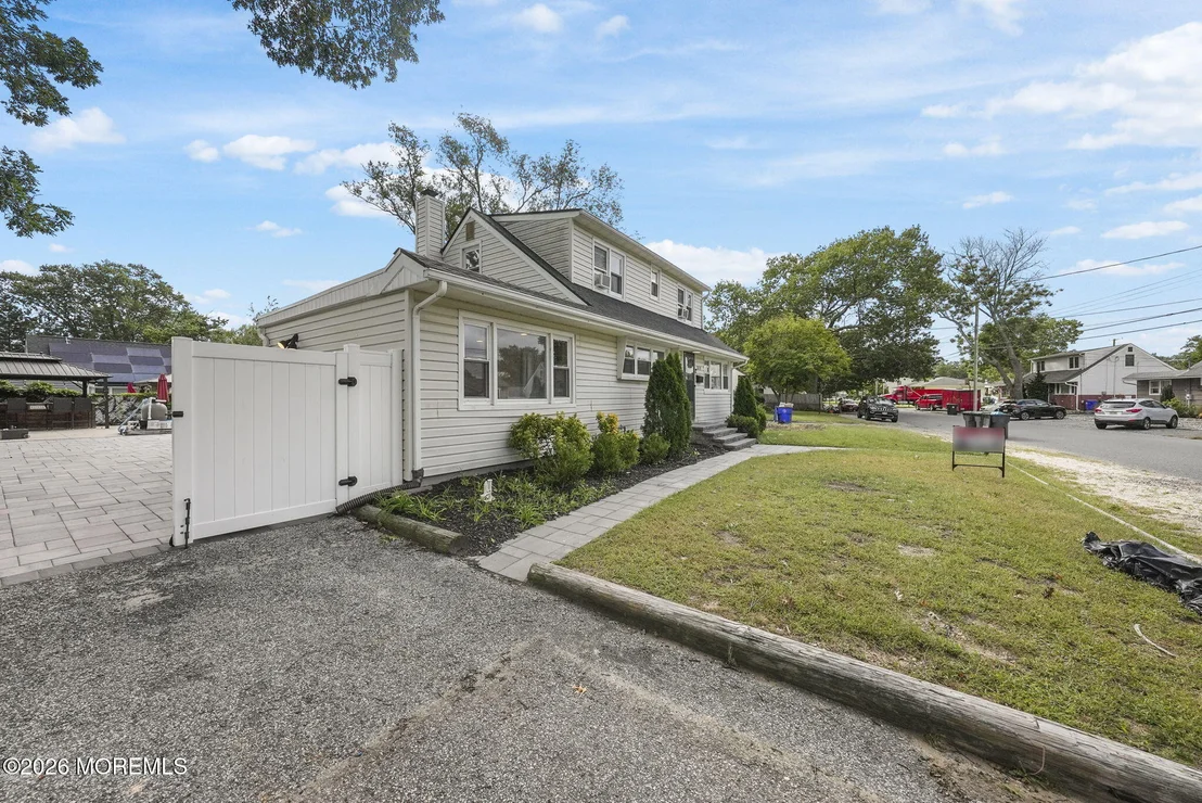 Photo of 105 Roosevelt Drive