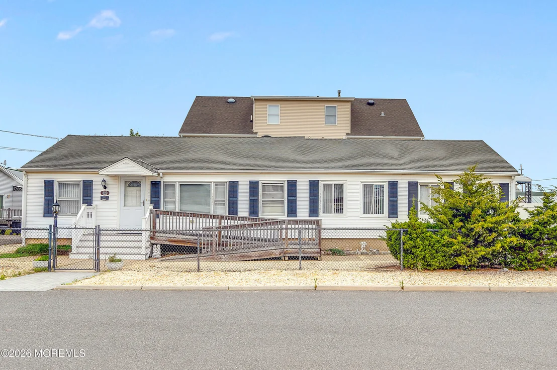 Photo of 202 5th Avenue