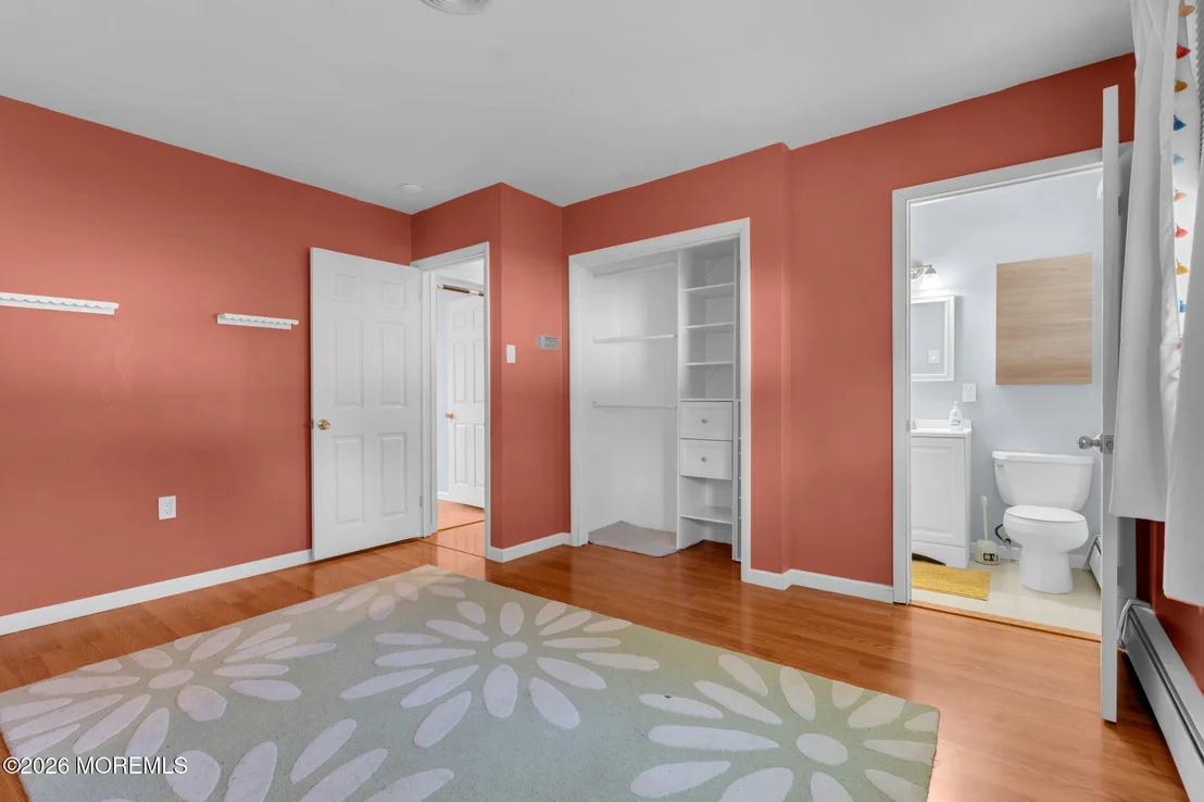 Photo of 323 Shepard Avenue