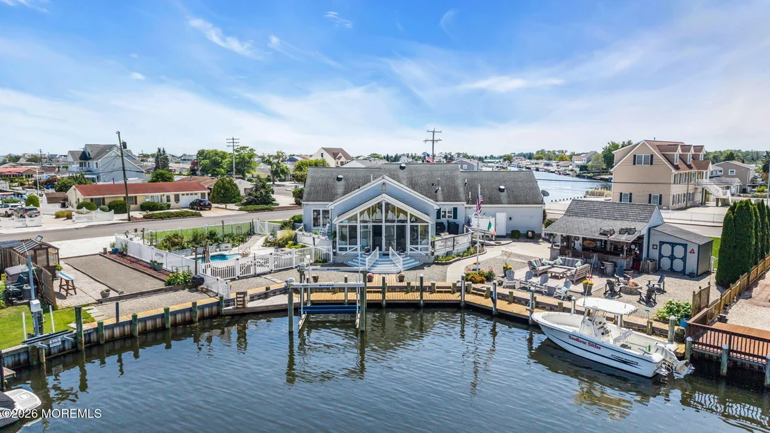 Photo of 237 Bay Shore Drive